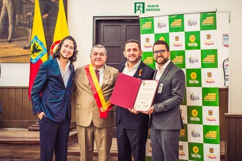 Concejo de Bogotá reconoció con su máxima condecoración a la empresa mundial de tornillos y a su fundador Efrén Cardona