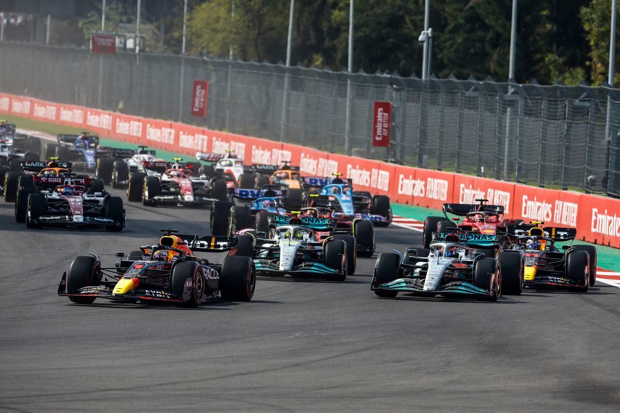 Los automóviles de F1 durante el Gran Premio de México