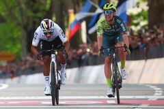 Narváez ganó la primera etapa del Giro de Italia