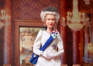 Mattel creó una barbie en honor a la monarca británica para celebrar su cumpleaños número 96 y los 70 años que lleva en el trono.