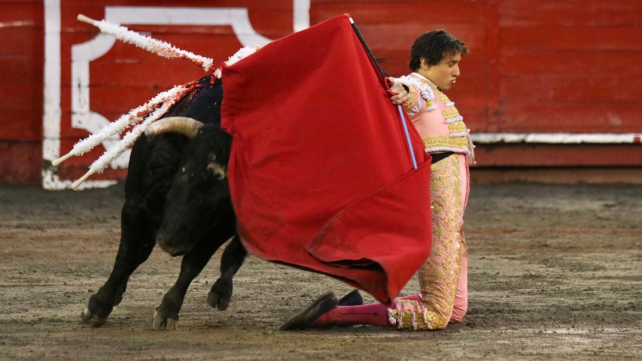 Andrés Roca Rey, torero peruano y máxima figura actual de la fiesta del toro, triunfó en el mano a mano de la 68.ª Temporada Taurina de Manizales, en la que El Juli y los toros de Ernesto Gutiérrez no pasaron el examen.