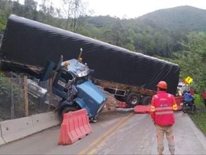 Fuerte accidente de tránsito entre dos tractomulas en la vía Pamplona-Cúcuta