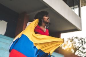 Foto de referencia de una colombiana feliz