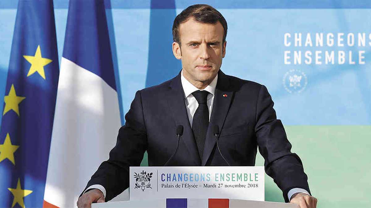 El presidente francés, Emmanuel Macron, enfrenta con las protestas de las últimas semanas, la crisis interna más aguda que ha sufrido su gobierno. El mensaje ecologista de su reforma no caló en los franceses.