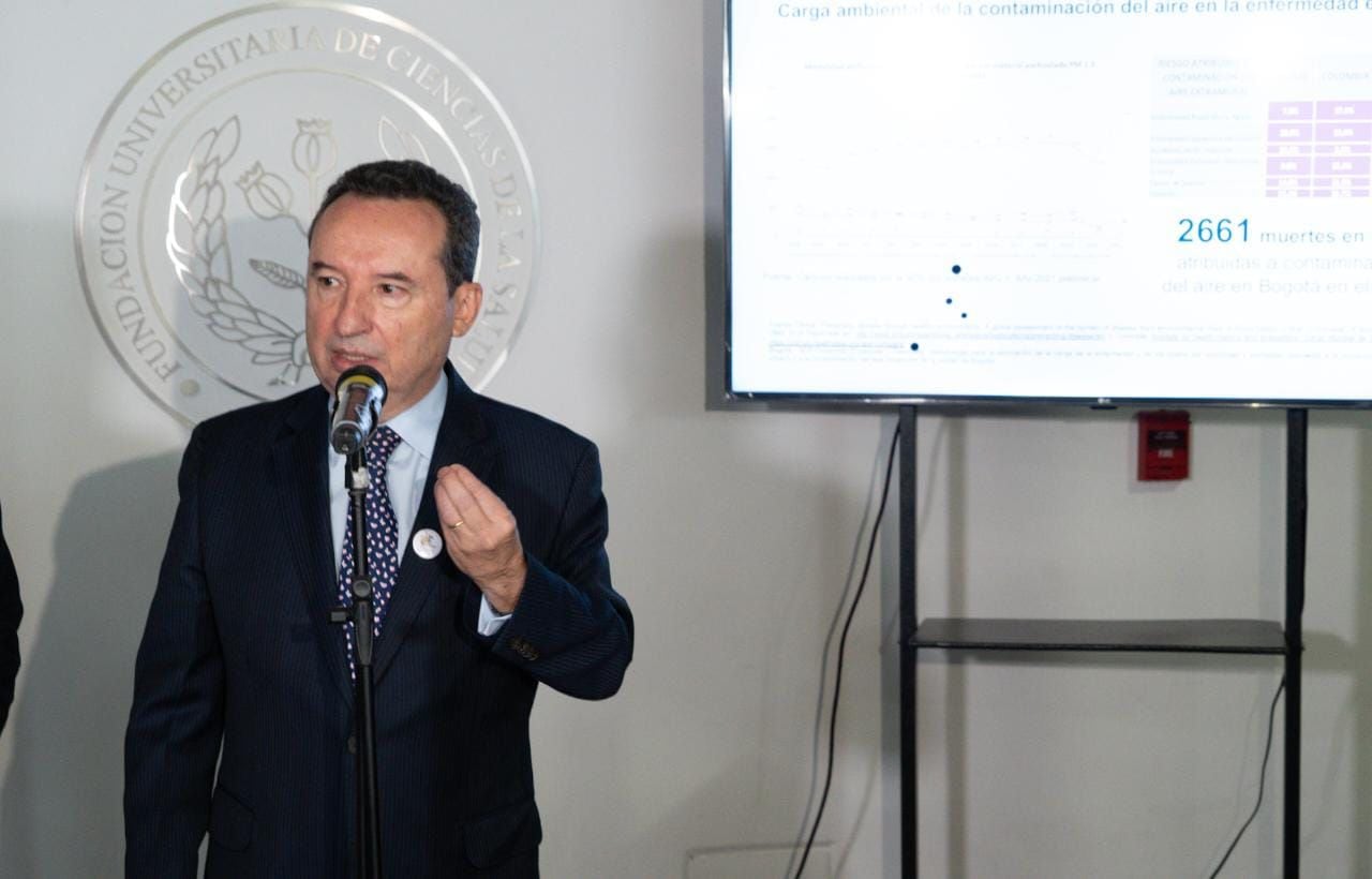 El secretario de Salud, Alejandro Gómez, pidió apoyo al Ministerio de Salud para poder aumentar las camas de UCI pediátricas en Bogotá