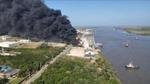 Incendio Barranquilla - Río Magdalena
