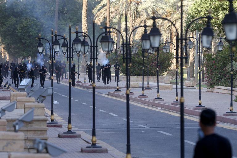 En imágenes : Leales a Sadr asaltan palacio de gobierno iraquí