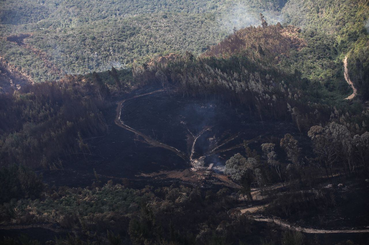 Sobrevuelo en Cundinamarca, sobre las zonas devastadas por los incendios