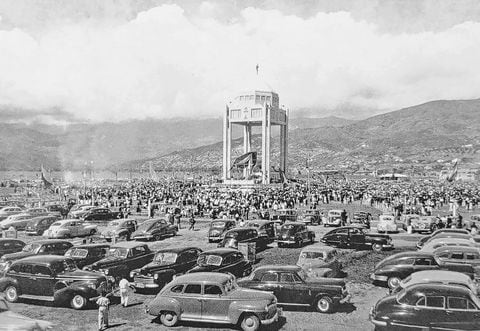 La construcción del Templete Eucarístico, con sus 44,10 metros de altura, sus 16 columnas de 23,10 metros con la plataforma y los 700 metros cuadrados alrededor, costó $ 98.000. Se terminó el 1 de mayo de 1948 y se mantiene, como testigo del evento religioso bolivariano.