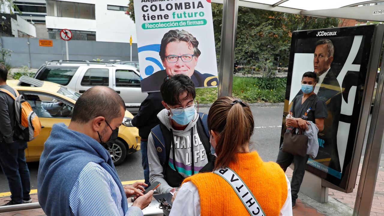 recolección de firmas para la candidatura de Alejandro Gaviria a la presidencia por el movimiento Colombia Tiene Futuro en el norte de Bogotá.
Oct  7 del 2021
Foto Guillermo Torres Reina / Semana
