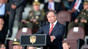 El presidente Gustavo Petro en la transmisión de mando del mayor general Henry Armando Sanabria Cely, director General de la Policía Nacional de Colombia, el 19 de agosto de 2022, en Bogotá
