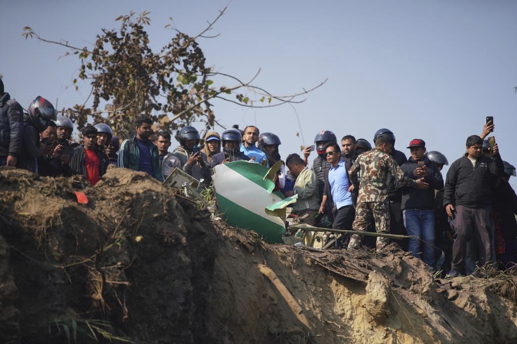 La nave, un ATR 72 de la compañía Yeti Airlines procedente de Katmandú, la capital nepalesa, se estrelló en horas de la mañana.