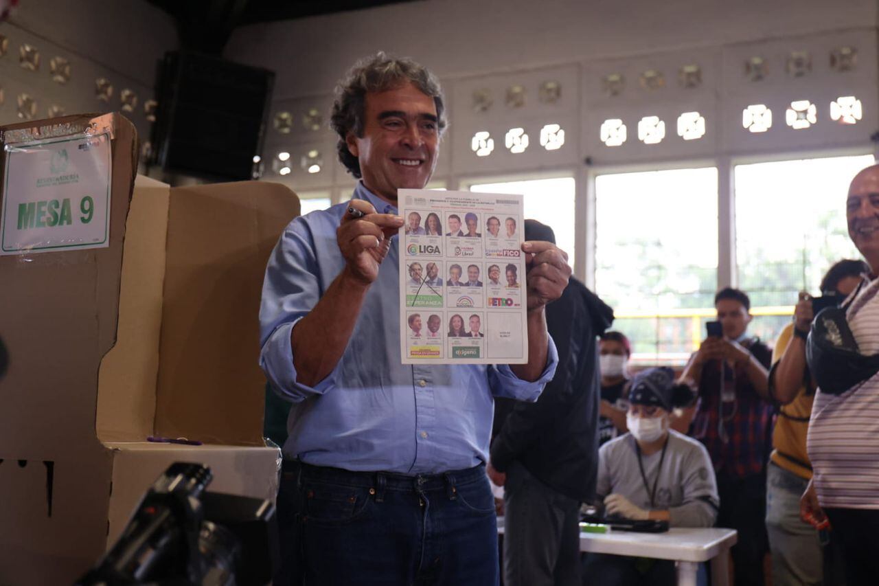 Votación Sergio Fajardo en colegio Inem de Medellin