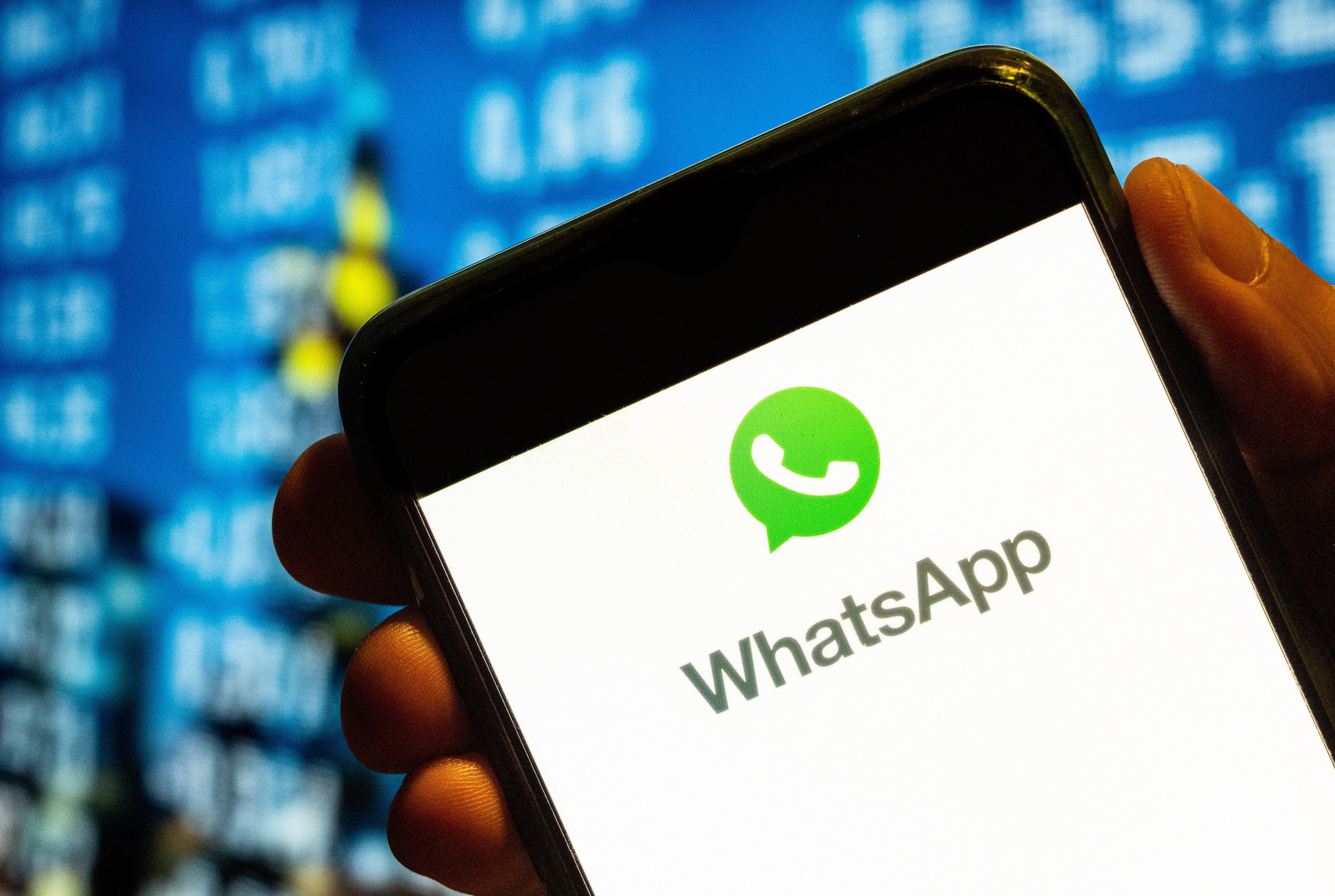 Cómo Configurar el WhatsApp para que lo Usen Personas Adultas Mayores 