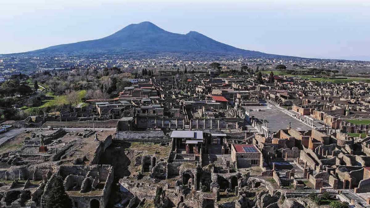 La imponente panorámica del Parque arqueológico de Pompeya, que hoy visitan 5.000 personas (antes de la pandemia recibía 18.000).