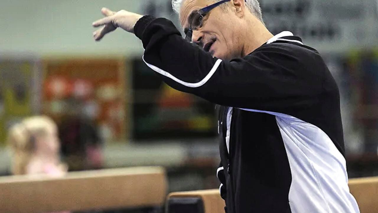 Ex entrenador de gimnasia olímpica se suicida luego de ser acusado de tráfico de personas y agresión sexual