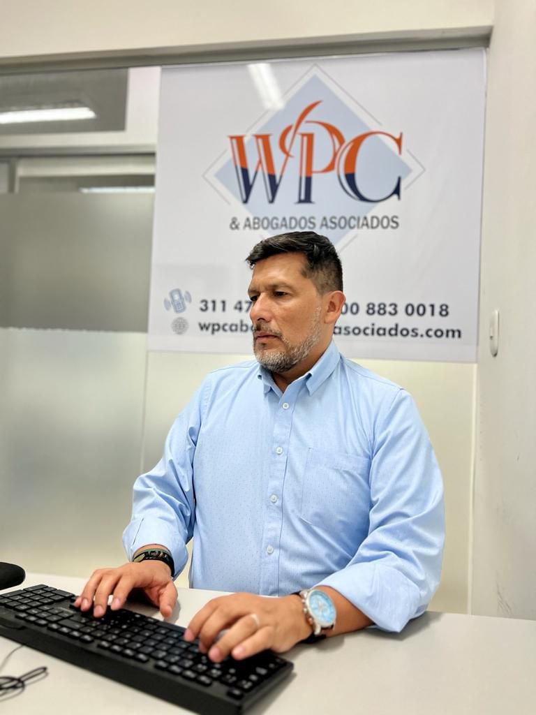 El abogado Wilson Pulido, de la firma de WPC & Abogados Asociados, representante de la fiscal Marbel Alcira Morales.