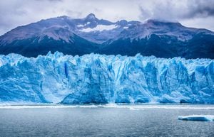 Acercamiento de los icebergs del glaciar, Glaciar Perito Moreno, Patagonia, Argentina. Getty Images.