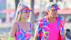 LOS ANGELES CA - JUNE 27:  Margot Robbie and Ryan Gosling on rollerblades film new scenes for 'Barbie' in Venice California. 27 Jun 2022. (Photo by MEGA/GC Images)