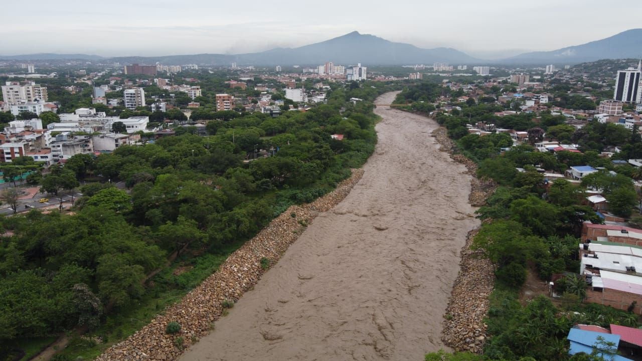Así se encuentra la crecida del río Pamplonita por las fuertes lluvias