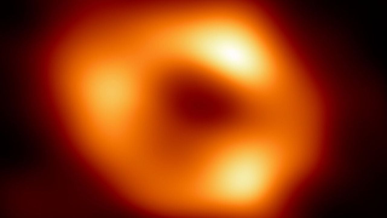 Así luce el agujero negro Sagitario A que se encuentra en el centro de nuestra galaxia.