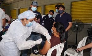 Momento en que aplicaban la dosis 500.000 de vacunas contra el covid-19 en Barranquilla.
