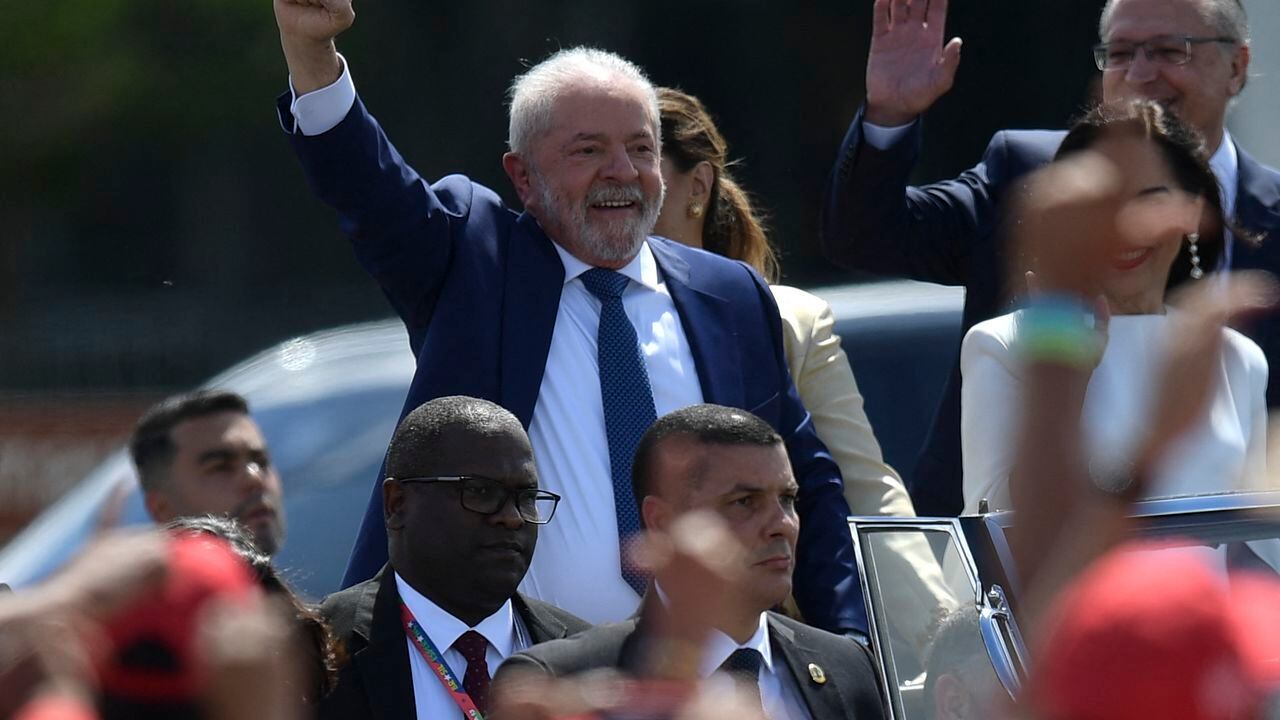 Lula recibió su investidura como presidente de Brasil.