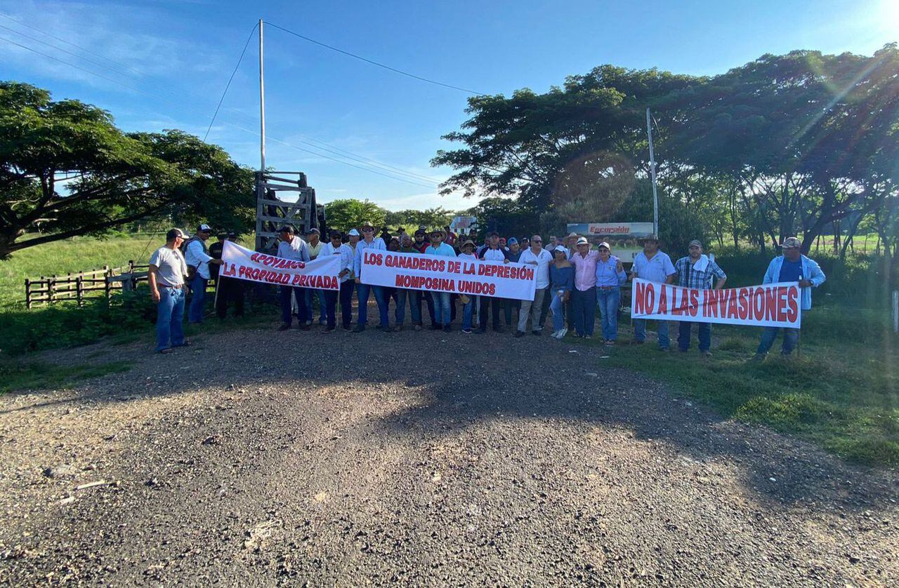 Gremio de ganaderos se movilizan en Bolívar para rechazar invasiones a la propiedad privada.