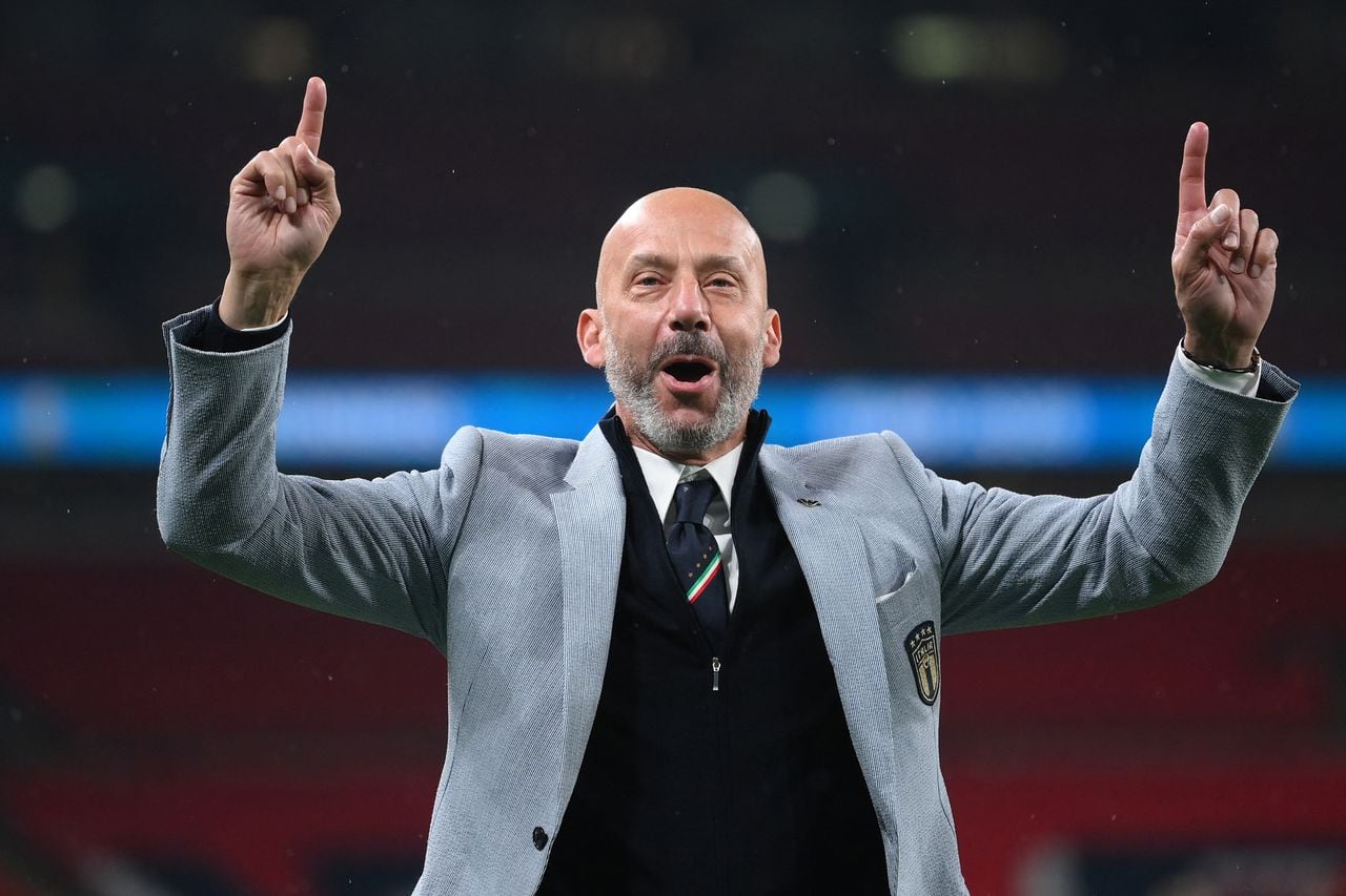 (FILES) In this file photo taken on July 12, 2021 Italy's delegation chief Gianluca Vialli greets supporters after Italy won the UEFA EURO 2020 final football match between Italy and England at the Wembley Stadium in London on July 11, 2021. - Former Italian international Gianluca Vialli died, his ex-club Sampdoria said on January 6, 2023. (Photo by Laurence Griffiths / POOL / AFP)