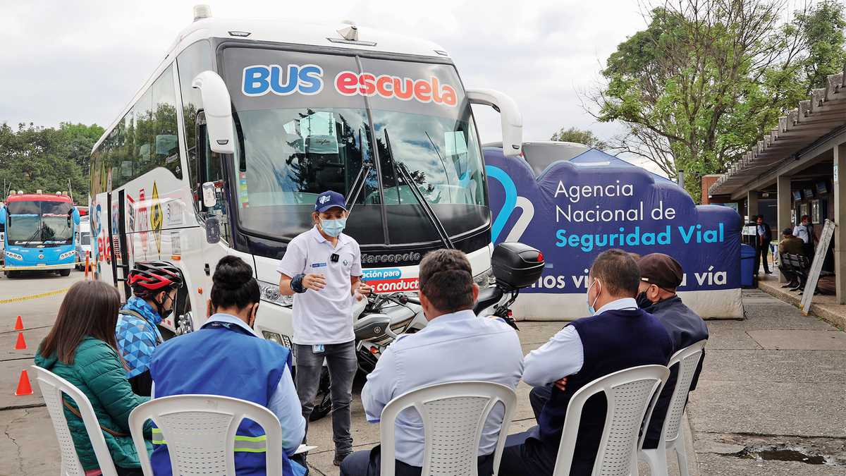 NO USAR, USO EXCLUSIVO MEJOR COLOMBIA Especial Movilidad y Transporte Agencia Nacional