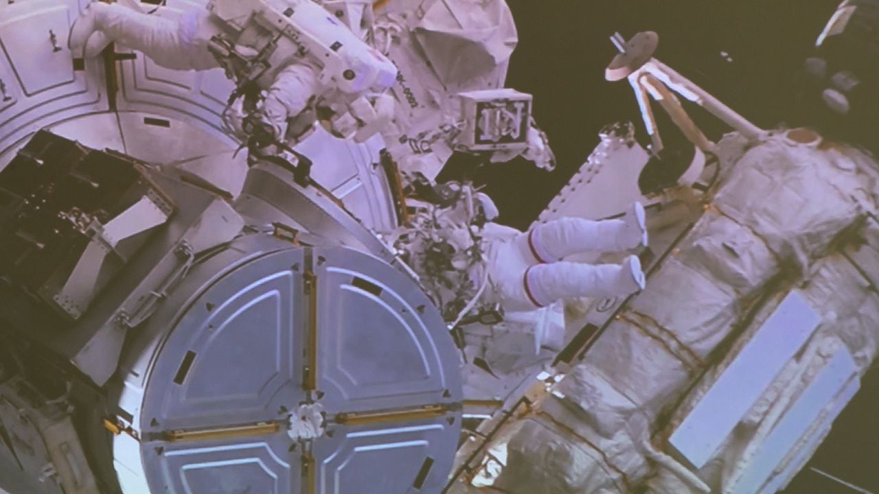 Son tres los astronautas que no han podido regresar a la Tierra luego de que su nave fuera impactada por un meteorito. Foto de referencia