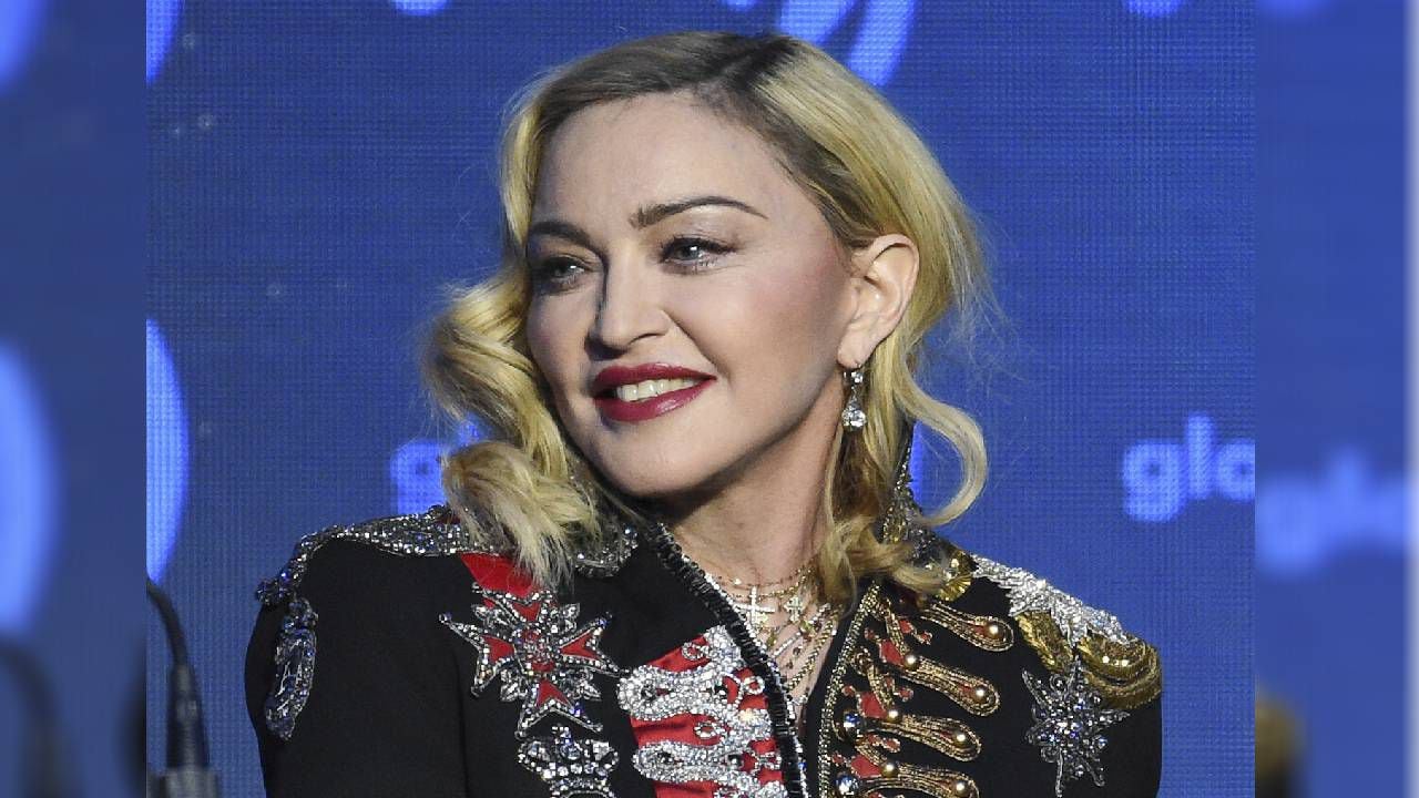 Madonna reprogramó las fechas de su gira 'Celebration', luego de una "infección bacteriana grave" que la llevó a ser hospitalizada.
