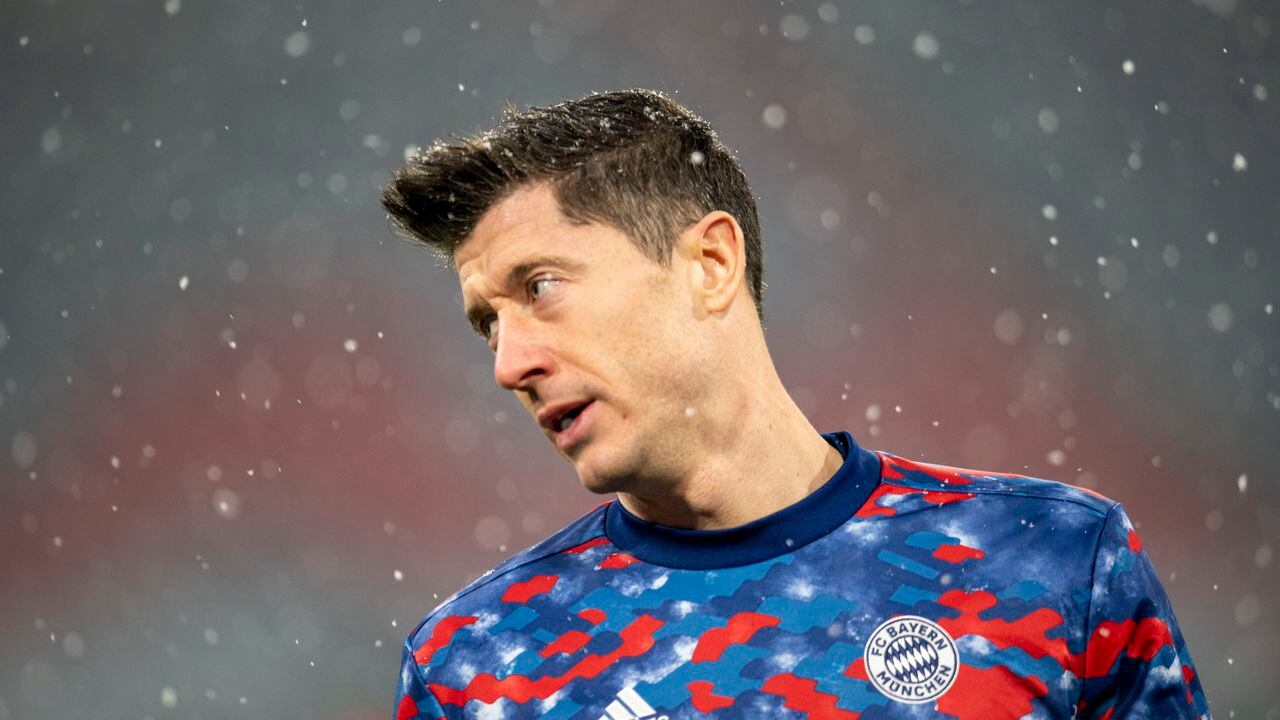 MUNICH, GERMANY - DECEMBER 8: Robert Lewandowski of FCB in action during the UEFA Champions League Football Match between Fc Bayern vs Fc Barcelona at Stadium Munich Allianz Arena on December 8, 2021 in Munich, Germany. (Photo by Martin Hangen ATPImages/Getty Images)