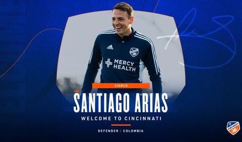 Santiago Arias, lateral colombiano que sufrió una dura lesión en el camino a Qatar 2022.