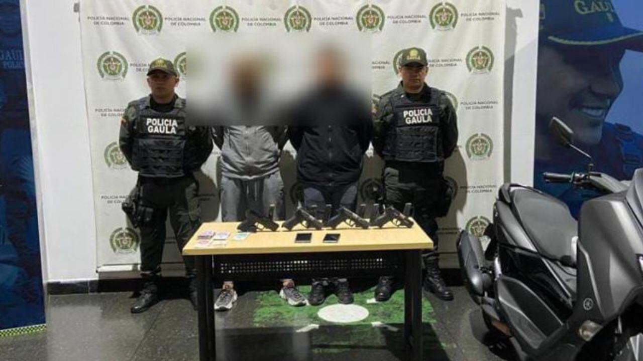 Capturados dos integrantes de la UNP por presunta extorsión en Medellín.