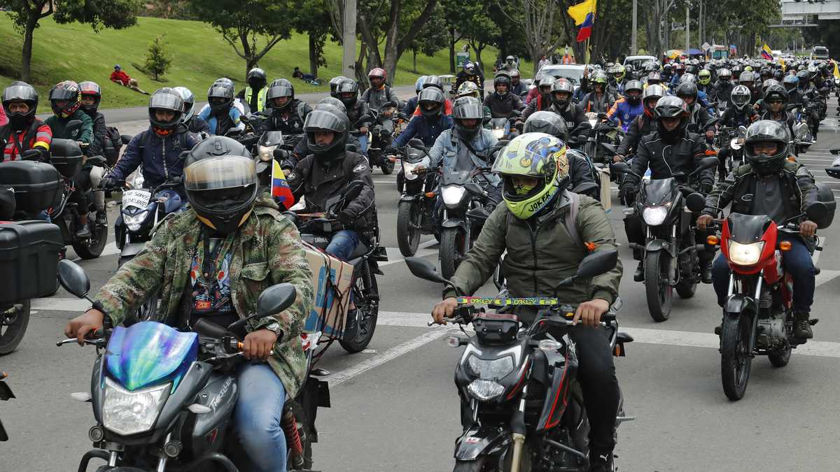 Manifestación de motociclistas en contra de la prohibición del parrillero en moto en Bogotá 
Abril 4 del 2022
Foto Guillermo Torres Reina / Semana