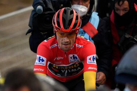 Team Jumbo rider Slovenia's Primoz Roglic reacts at the end of the 17th stage of the 2020 La Vuelta cycling tour of Spain, a 178,2-km race from Sequeros to Alto de La Covatilla, on November 7, 2020. (Photo by OSCAR DEL POZO / AFP)