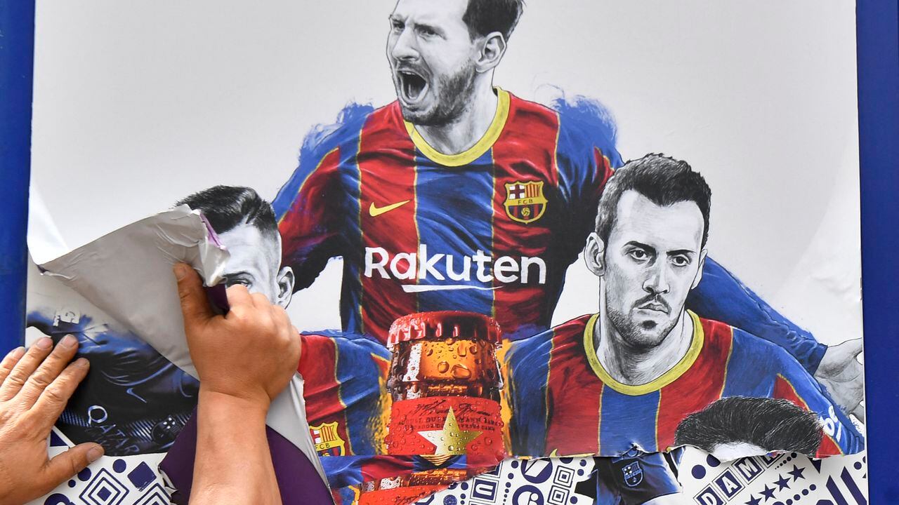 Inician trabajos para quitar la imágenes de Lionel Messi en el Camp Nou