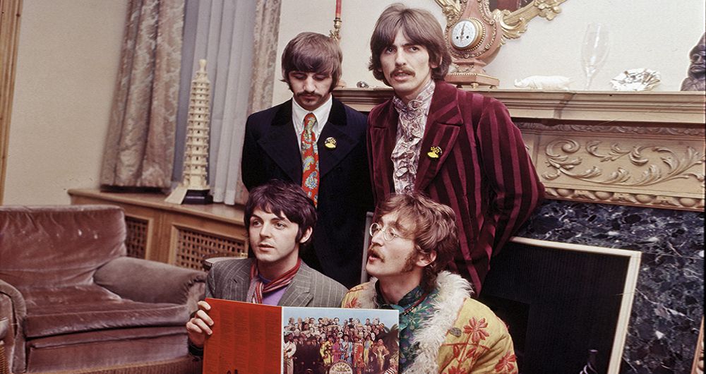   Junto a John, George y Ringo, Paul creó una de las bandas más representativas de los años sesenta. Luego, tras su disolución, formó el grupo Wings con su esposa Linda McCartney, quien falleció en 1998. Abajo a la derecha, junto a su actual esposa Nancy Shevell. 