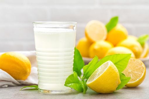 El limón es un fruto rico en vitamina C.