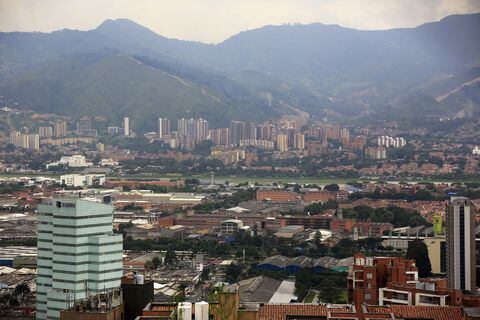 En la ciudad de Medellín, el martes 19 de septiembre se avecina con un pronóstico climático que invita a la precaución y la adaptabilidad, debido a cambios en las condiciones atmosféricas.
