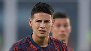 Colombia's James Rodriguez warms up before the South American qualification football match for the FIFA World Cup Qatar 2022 between Argentina and Colombia at the Mario Kempes Stadium in Cordoba, Argentina on February 1, 2022. (Photo by Juan Mabromata / AFP)