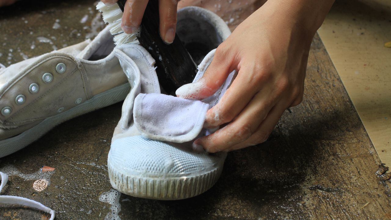 Recuerda que la higiene y el cuidado adecuados de tus zapatos son esenciales.