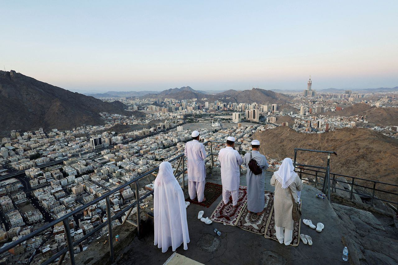 En imágenes : Peregrinas musulmanas regresan a la mezquita