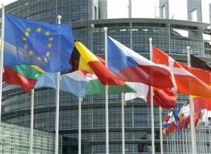 La Comisión Europea está a la espera de que los veintiocho miembros y la Eurocámara desbloqueen finalmente las negociaciones presupuestarias para recibir 3.900 millones de euros adicionales al presupuesto comunitario de 2013. 