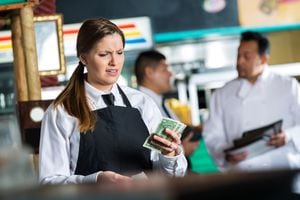Waitress in Tex-Mex restaurant disappointed in small tip from customer