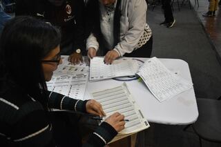 Conteo de Votos en corferias, escrutinio, mesas de votación