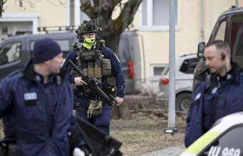 Un menor de 12 años de edad abrió fuego contra sus compañeros en una escuela cerca a la capital finlandesa de Helsinki.
