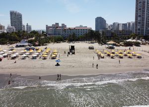 Panoramica playa turismo en Bocagrande
coronavirus
Cartagena enero 10 del 2021
Foto Guillermo Torres Reina / Semana