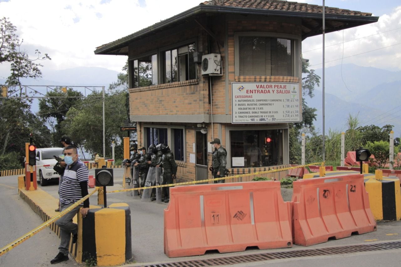 Algunos habitantes de la mesa de Los Santos, bloquearon el paso por el peaje a mediados de mayo.
